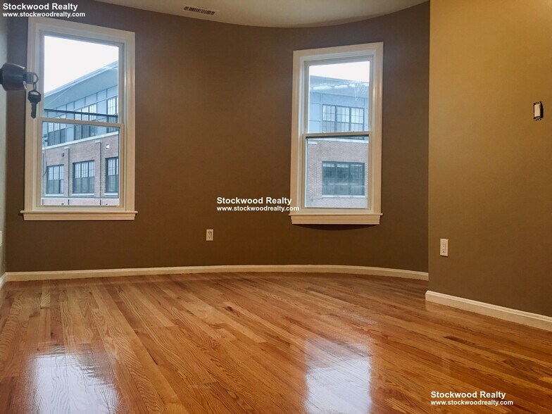 Building Photo - 949 Dorchester Ave