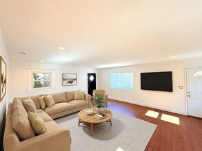 Building Photo - Fantastic 3 bed 1 bath Home with Spacious Outdoor Spaces in Virgil Village