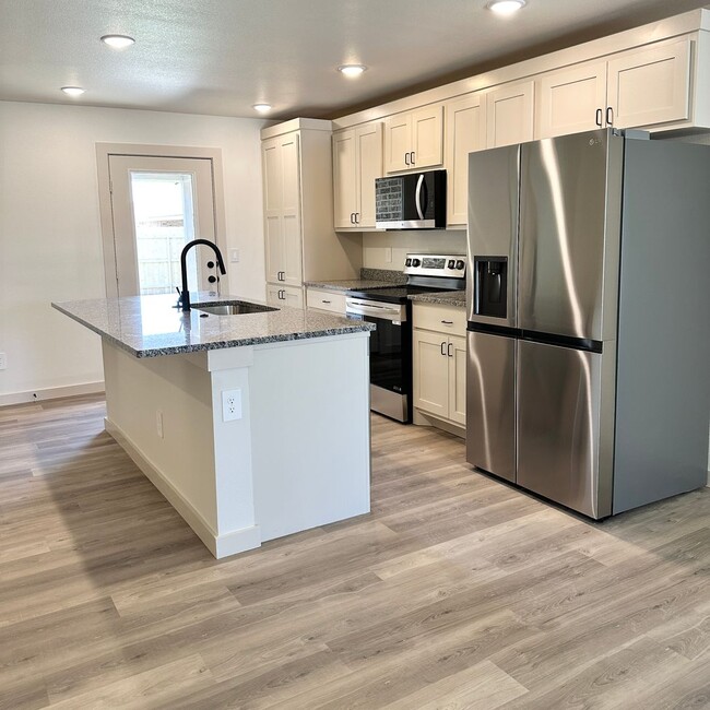 Building Photo - Brand New Build Located In Elm Meadows!