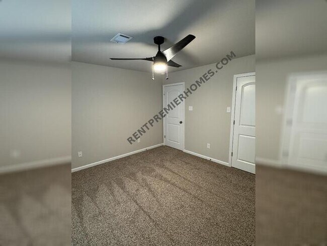 Building Photo - 18 Edward Dr