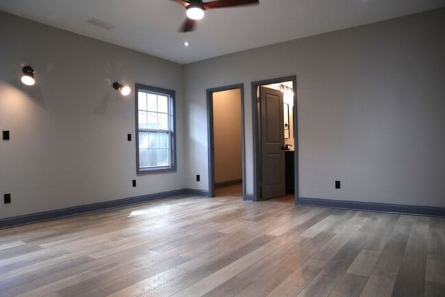 Building Photo - Oakland City 3 Bed/2 Bath, Beautifully Rem...