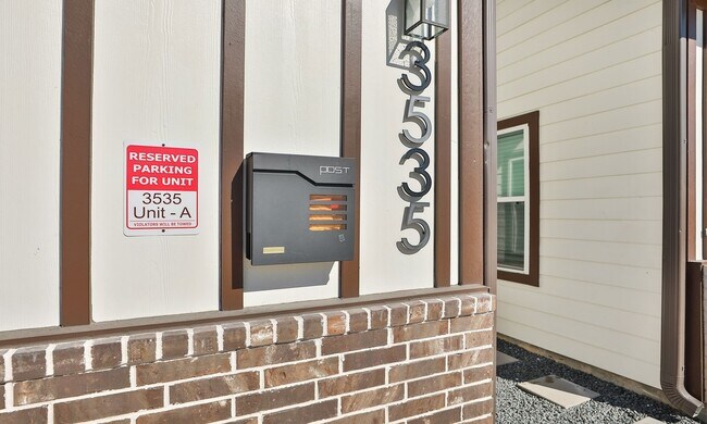 Building Photo - 3535 Mt Pleasant St