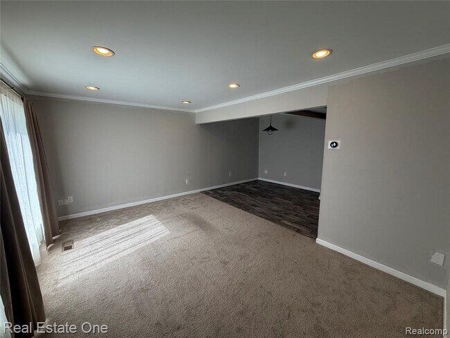 Building Photo - 29828 CITY CENTER # 1 Dr