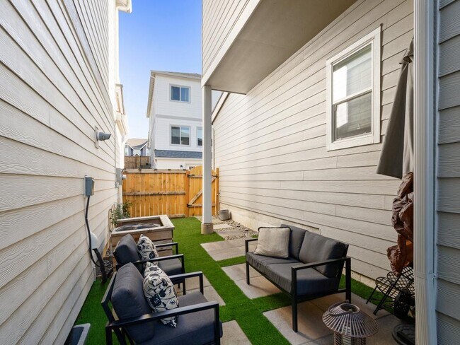 Building Photo - 13728 SW 166th Ave