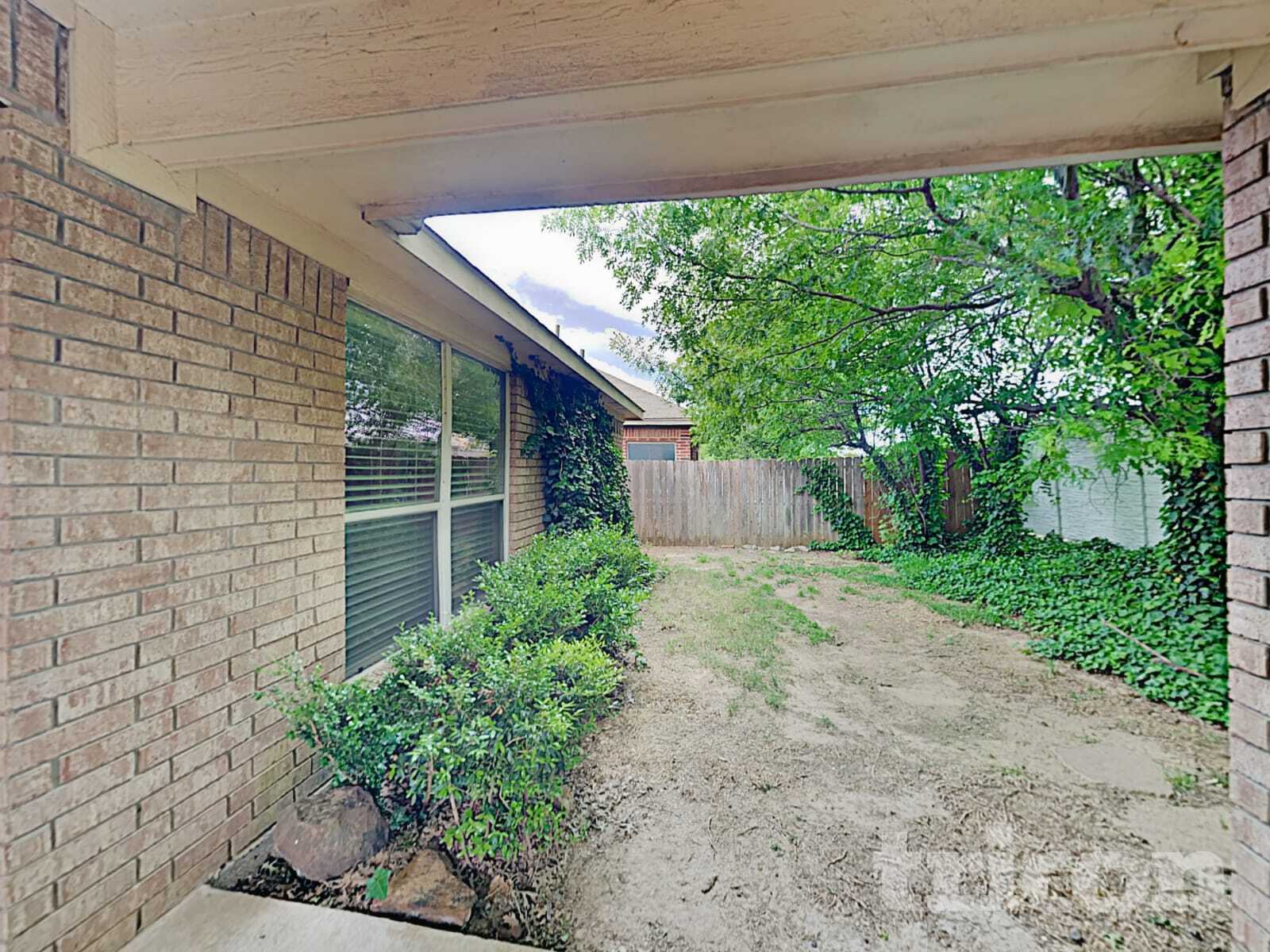 Building Photo - 532 Caravan Dr