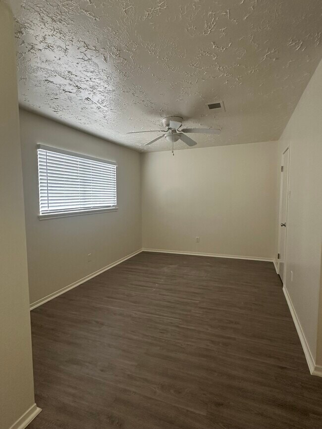 Building Photo - 11719 Scottsdale Dr