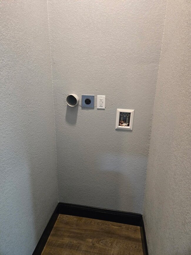 Building Photo - 2886 Broadway St