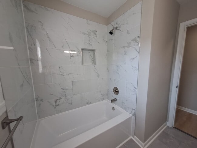 Building Photo - 3303 Candlewood Dr