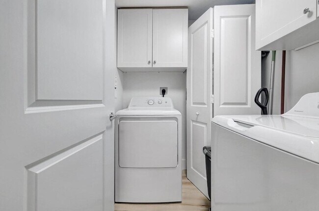 Building Photo - 875 NW Flagler Ave