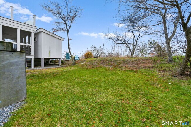 Building Photo - 1236 Fairfield Beach Rd