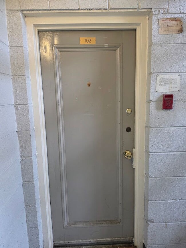Interior Photo - 5055 MEADE ST NE