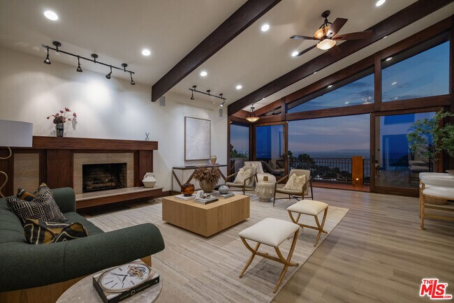 Building Photo - 620 Resolano Dr