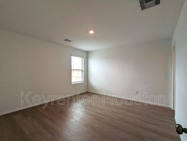 Building Photo - 8810 Wooster Trails Dr