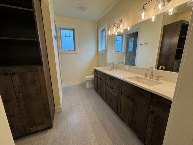 Building Photo - Brand New Home in NW Crossing with Professional office space!