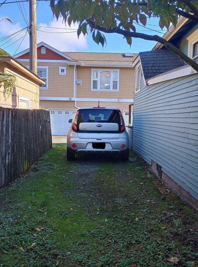 Building Photo - 1209 32nd St