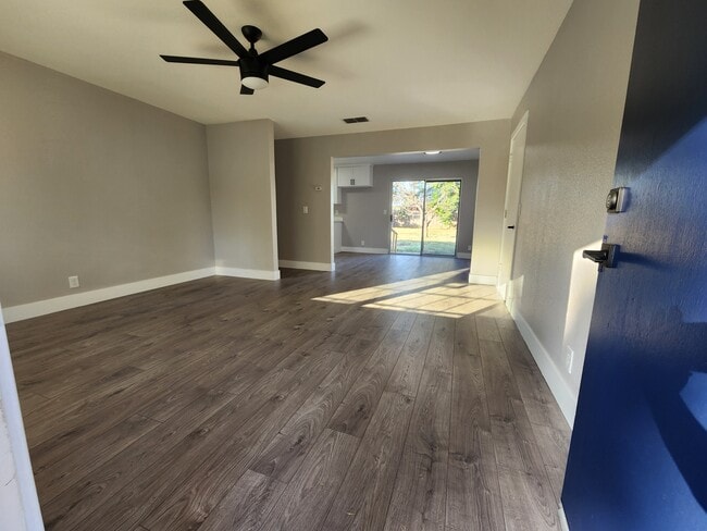 Building Photo - 5526 Cottonwood Ave
