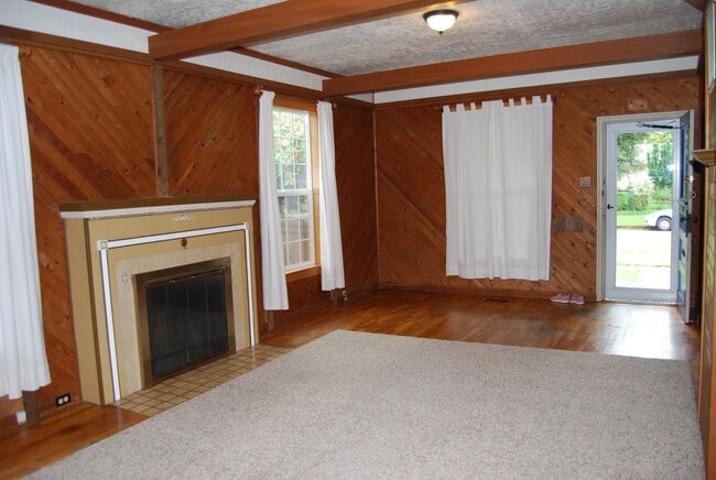 Building Photo - 3 Bedroom 2 Bath Home Newberg OR