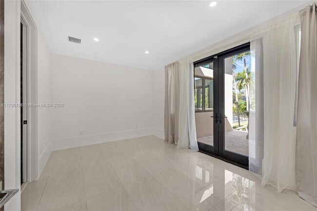 Building Photo - 8112 Los Pinos Cir