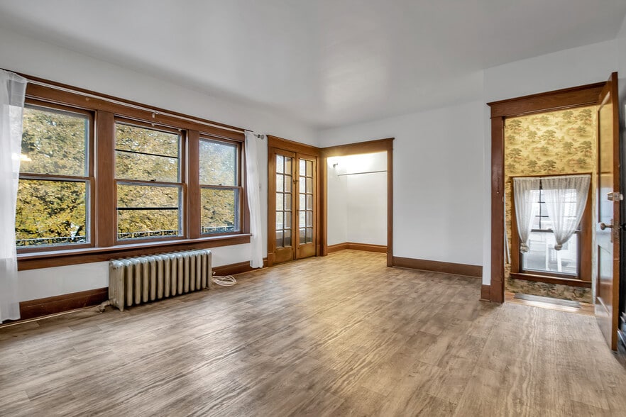 Building Photo - 79 Ideal St