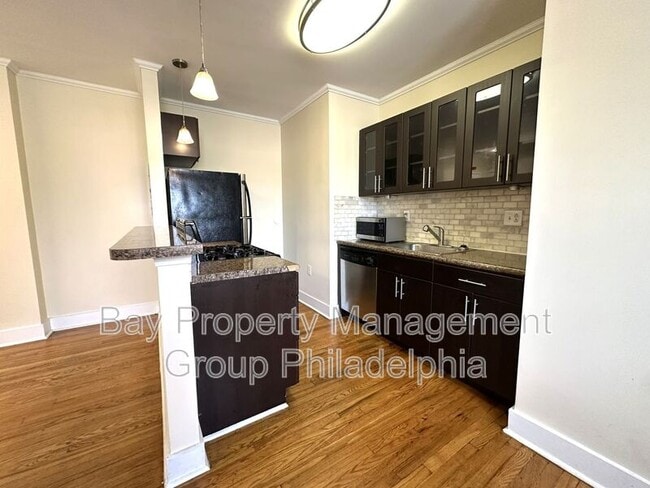 Building Photo - 437 W School House Ln