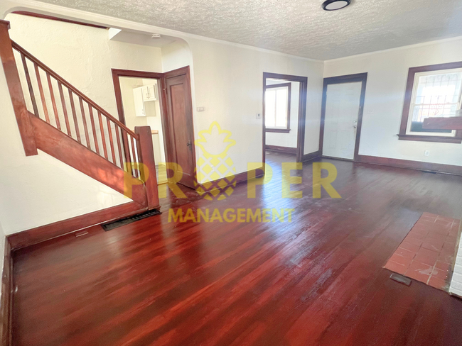 Building Photo - 3 bedrooms 1.5 bathrooms house for rent