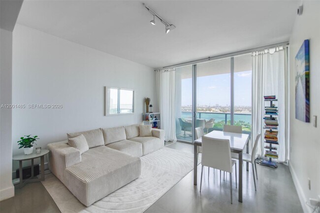 Building Photo - 900 Biscayne Blvd