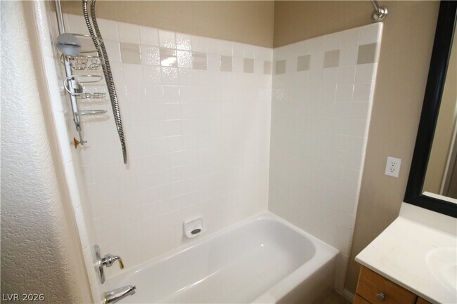 Building Photo - 1520 Vía Cassia