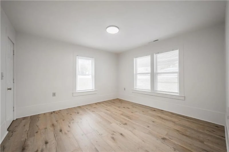 Building Photo - 129 W Main St