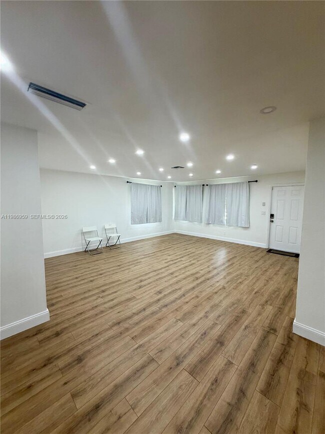 Building Photo - 11201 NE 3rd Ave