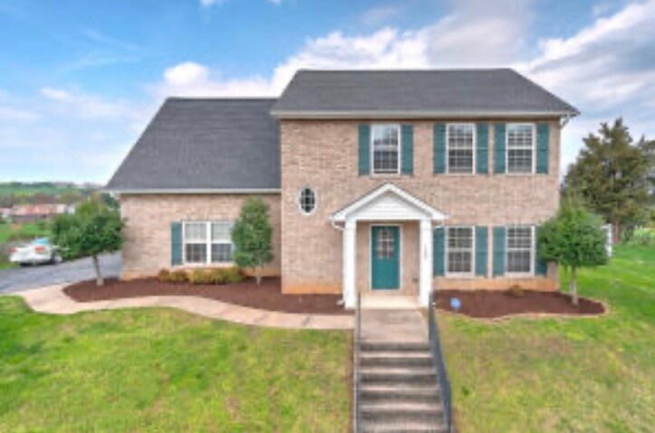 Primary Photo - 122 Azalea Rdg