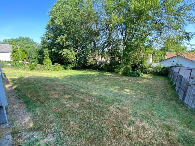 Building Photo - Charming 3-Bedroom Akron Bungalow with Spacious Backyard