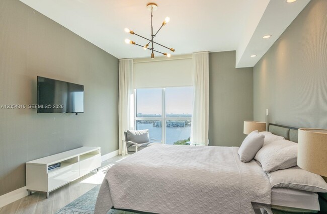 Building Photo - 17301 Biscayne Blvd