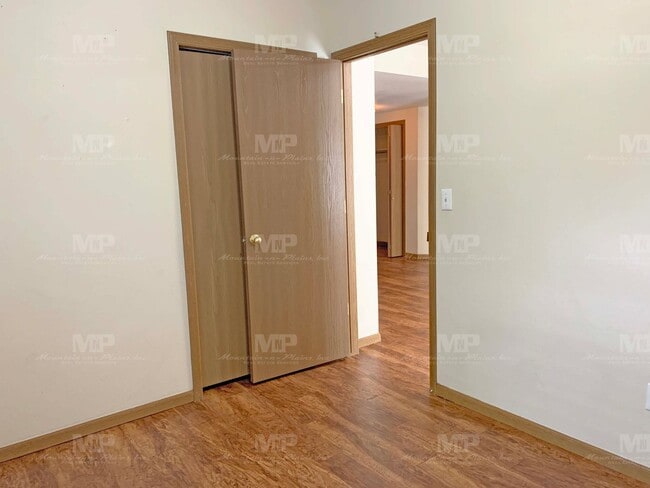 Building Photo - 622 S Loomis Ave