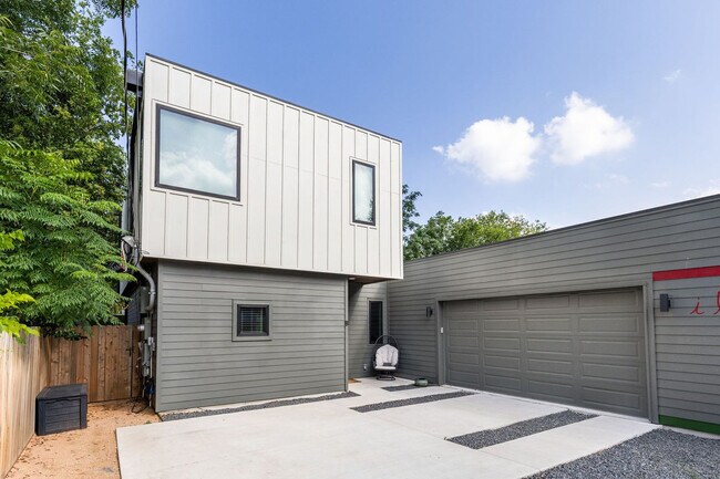 Building Photo - 4407 Merle Dr