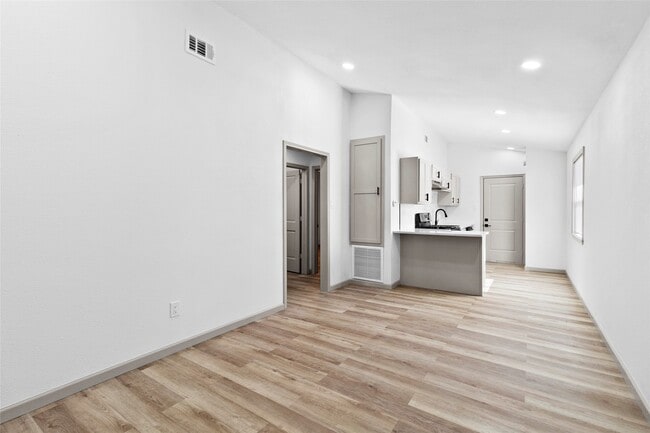 Building Photo - 1503 Ave P