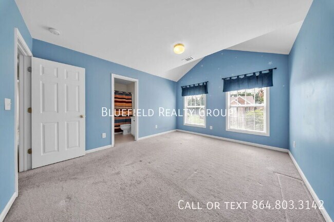 Building Photo - 417 Summergreen Way