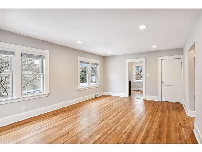 Building Photo - 238 8th Ave N