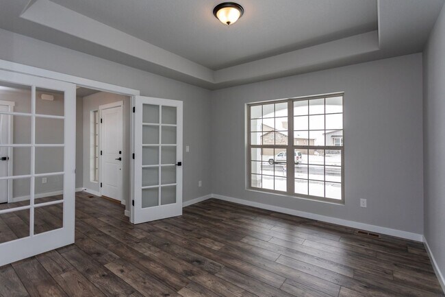 Building Photo - Exceptional 4-Bedroom Home with Dual Fireplaces, Main Level Master Suite, and Spacious Basement -...