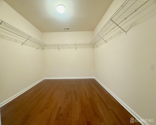 Building Photo - 33 Blair St