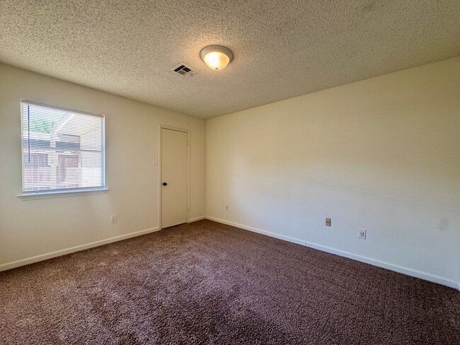 Building Photo - Duplex
