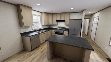 Building Photo - 1116 Colonial Trail W
