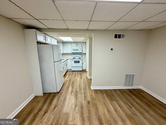 Building Photo - 1329 Watts Rd