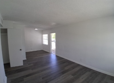 Building Photo - 405 SW 13th Pl