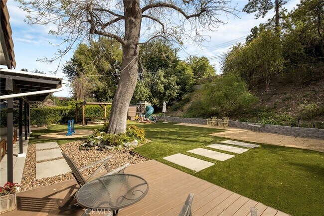 Building Photo - 23936 Nomar St