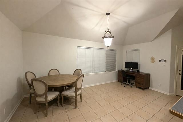 Building Photo - 1303 Rain Tree Dr