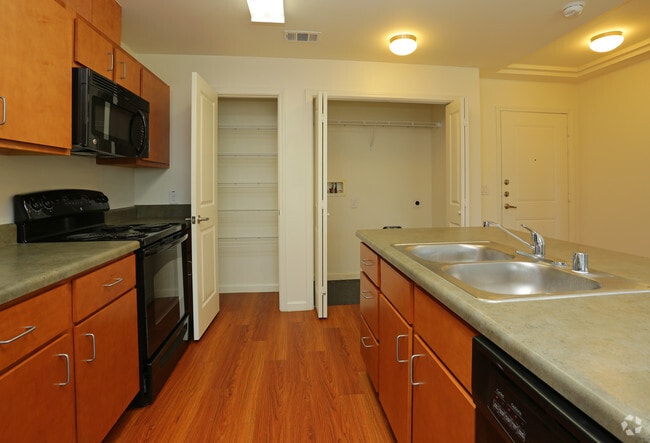 2BR,2BA/860SF/Kitchen - Hillside West Seniors
