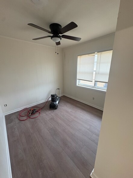 Building Photo - 216 E Clayton St