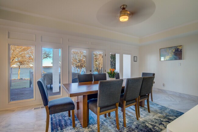 Building Photo - 8402 Columbia Dr