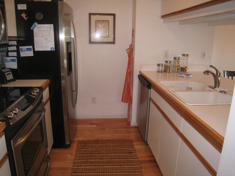 Building Photo - 5472 Baneberry Ave