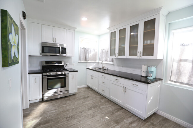 Kitchen - 2625 W 112th St